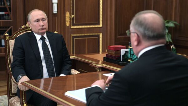 Президент РФ В. Путин встретился с главой ПАО Транснефть Н. Токаревым - Sputnik Таджикистан