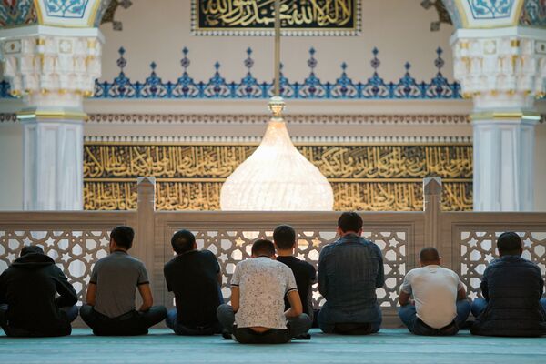 Имоми Масҷиди ҷомеи Маскав аз рӯзадорӣ дар муҳоҷират то ҳамкорӣ бо муфтиётро шарҳ дод Имоми Масҷиди ҷомеи Маскав аз рӯзадорӣ дар муҳоҷират то ҳамкорӣ бо муфтиётро шарҳ дод - Sputnik Тоҷикистон