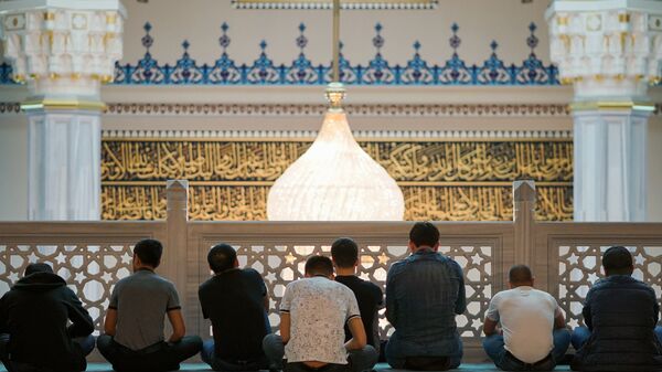Мусульмане в Московской соборной Мечети - Sputnik Таджикистан
