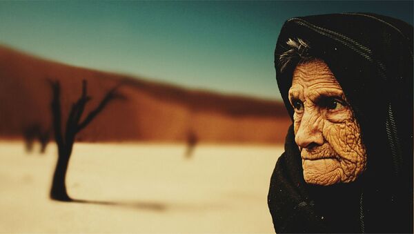 Пожилая женщина - Sputnik Таджикистан
