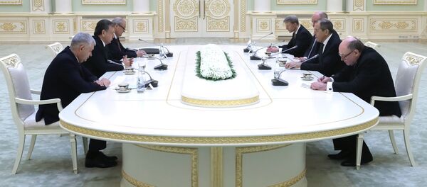 Министр иностранных дел РФ Сергей Лавров и президент Узбекистана Шавкат Мирзиёев - Sputnik Таджикистан