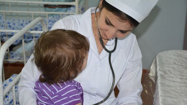 Таджикские медики провели полную мед обследование возвращённых детей из Ирака - Sputnik Тоҷикистон