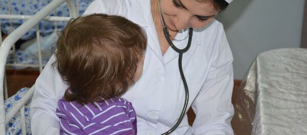 Таджикские медики провели полную мед обследование возвращённых детей из Ирака - Sputnik Тоҷикистон