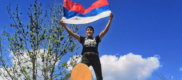 Плотник из Тулы изготовил деревянный танк и хочет проехать на нем по улицам города Плотник из Тулы изготовил деревянный танк и хочет проехать на нем по улицам города - Sputnik Тоҷикистон