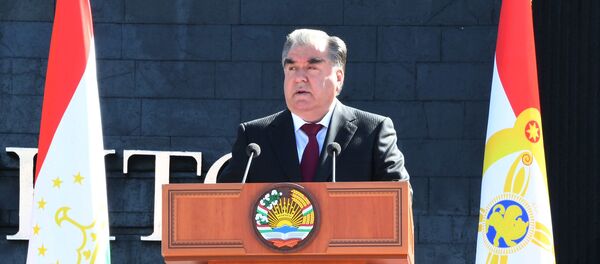 Рахмон на Параде Победы - Sputnik Таджикистан