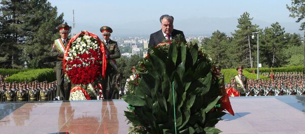 Рахмон на Параде Победы - Sputnik Таджикистан