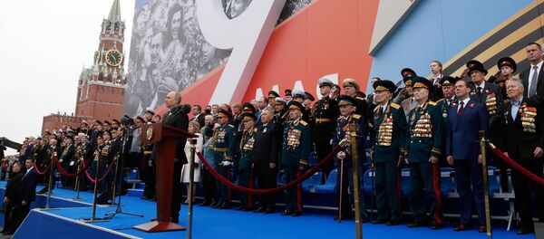 Президент РФ В. Путин на параде Победы - Sputnik Тоҷикистон