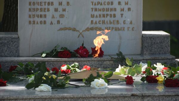 СПУТНИК_LIVE: Церемония возложения цветов к Могиле Неизвестного Солдата - Sputnik Таджикистан