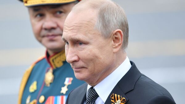 Президент РФ В. Путин на военном параде в честь 74-й годовщины Победы в ВОВ - Sputnik Таджикистан