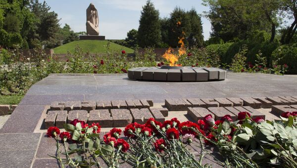 Мемориальный комплекс Братские могилы в Ташкенте - Sputnik Таджикистан
