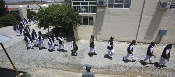 Афганские заключенные готовятся к освобождению из тюрьмы Афганские заключенные готовятся к освобождению из тюрьмы - Sputnik Таджикистан