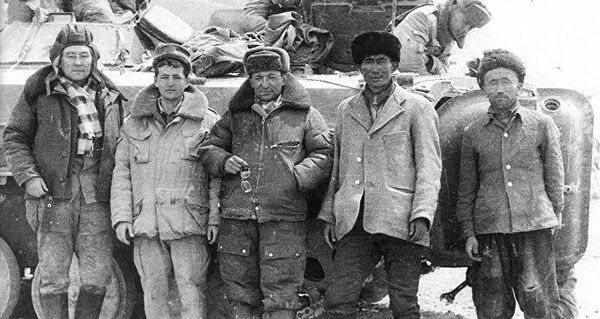 Как помогали памирским кыргызам во время войны в Афганистане — беседа с полковником Как помогали памирским кыргызам во время войны в Афганистане — беседа с полковником - Sputnik Таджикистан