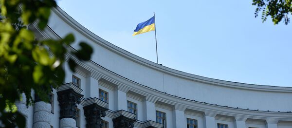 Флаг Украины на здании Правительства Украины в Киеве, архивное фото - Sputnik Таджикистан
