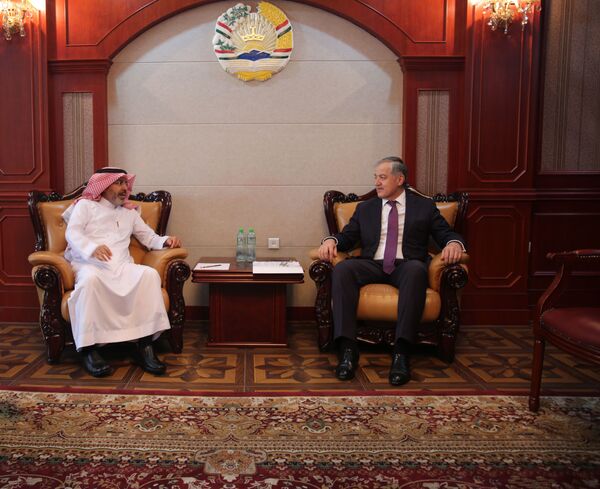 Сироҷиддин Муҳриддин аз сафирони Арабистони Саудӣ ва Канада хостори тавсеаи ҳамкориҳо шуд - Sputnik Тоҷикистон