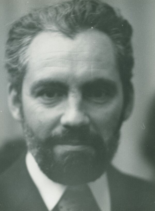 Суҳбати писари Шириншоҳ: аз қитиқи пойи падар то саргузашти оила баъди террор - акс - Sputnik Тоҷикистон