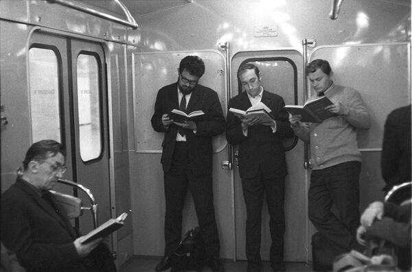 Пассажиры московского метрополитена, 1973 год  - Sputnik Таджикистан