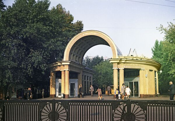 Наземный вестибюль станции метро Кропоткинская, 1972 год  - Sputnik Таджикистан