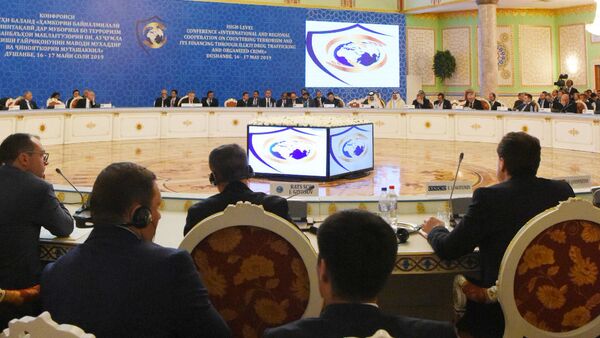 В Душанбе проходит конференция высокого уровня Международное и региональное сотрудничество в борьбе с терроризмом и источниками его финансирования, включая незаконный оборот наркотиков и оргпреступность - Sputnik Тоҷикистон