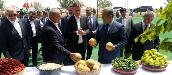 Министр сельского хозяйства России в Хатлоне - Sputnik Тоҷикистон