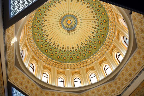 Внутренний вид главного купола мечети Шейха Мухаммада Садыка Мухаммада Юсуфа - Sputnik Таджикистан