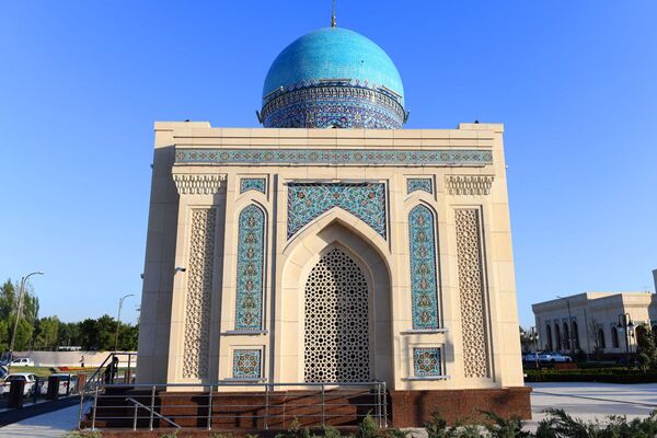 Отреставрированный мавзолей Сугалли ота - Sputnik Таджикистан