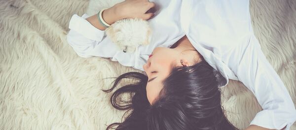 Девушка спит - Sputnik Тоҷикистон