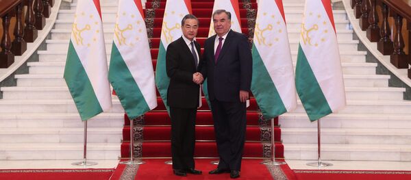 Рахмон провел переговоры с министром иностранных дел Китая  - Sputnik Таджикистан