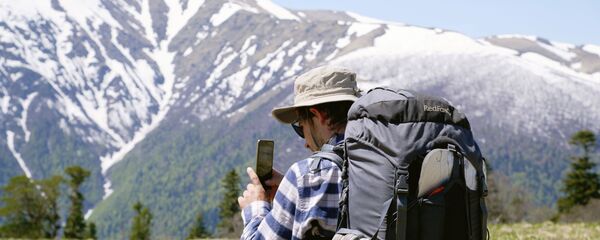 Турист фотографирует пейзажи - Sputnik Тоҷикистон