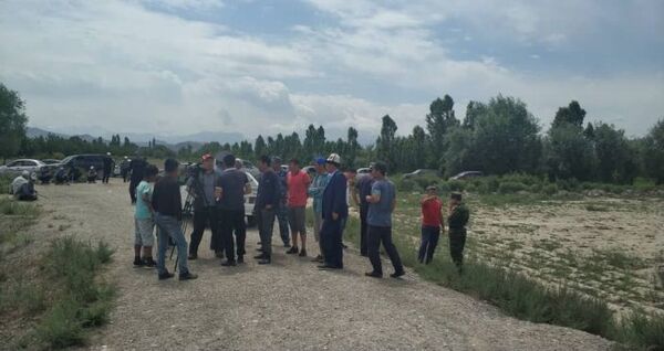 Гуфтушунид: таҷаммӯи қирғизҳо ва гилаи тоҷикон аз марзбонони Қирғизистон – аксу видео - Sputnik Тоҷикистон