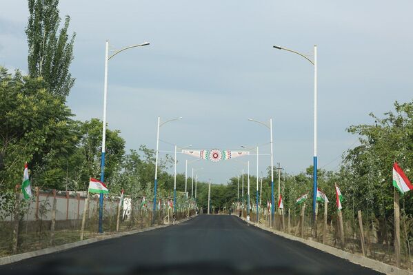 Новая проезжая часть  построена в преддверии 30-летия Государственной независимости Таджикистана - Sputnik Таджикистан