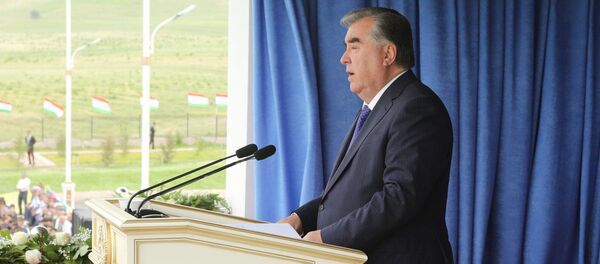 Раисҷумҳур бо сокинони деҳаи Пушинги ноҳияи Данғара мулоқот кард - Sputnik Тоҷикистон