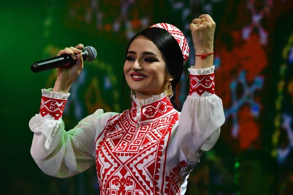 Концерт на День молодежи в Душанбе, Фотима Машрабова - Sputnik Таджикистан