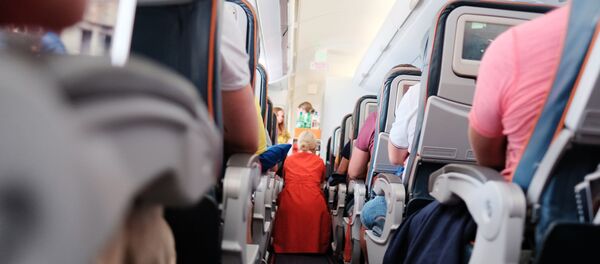 Пассажиры и бортпроводница в самолете авиакомпании Аэрофлот во время полета. - Sputnik Таджикистан