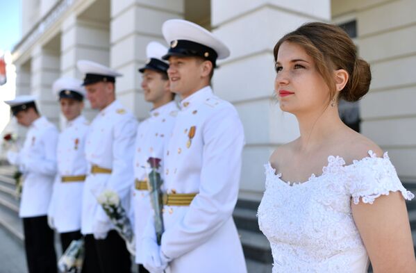 Кадеты филиала Нахимовского военно-морского училища перед началом последнего звонка в Севастополе - Sputnik Таджикистан
