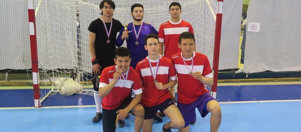 Таджикская команда по мини-футболу заняла третье место ко Дню города в Санкт-Петербурге - Sputnik Таджикистан