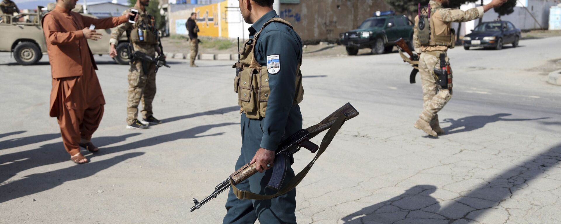 Афганские силовики прибыли на место где произошел взрыв в мечети 24 мая 2019  - Sputnik Тоҷикистон, 1920, 26.07.2021