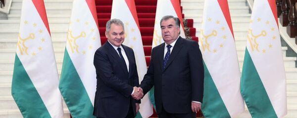 Президент Таджикистана Эмомали Рахмон встретился с министром обороны РФ Сергеем Шойгу - Sputnik Тоҷикистон
