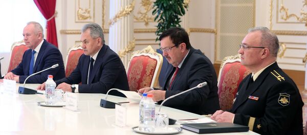 Встреча министра обороны РФ Сергея Шойгу с президентом Таджикистана Эмомали Рахмоном Встреча министра обороны РФ Сергея Шойгу с президентом Таджикистана Эмомали Рахмоном - Sputnik Таджикистан