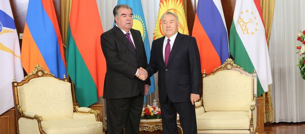 Встреча президента Таджикистана Эмомали Рахмон с первым Президентом Республики Казахстан Нурсултаном Назарбаевым - Sputnik Тоҷикистон