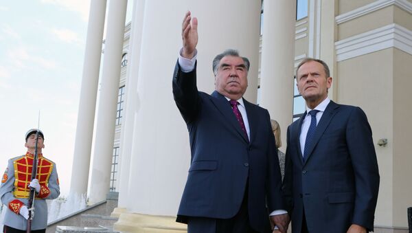 Президент Таджикистана Эмомали Рахмон и глава Европейского совета Дональд Туск - Sputnik Тоҷикистон