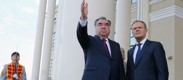 Президент Таджикистана Эмомали Рахмон и глава Европейского совета Дональд Туск Президент Таджикистана Эмомали Рахмон и глава Европейского совета Дональд Туск - Sputnik Тоҷикистон