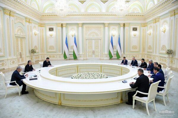 Раҳимзода саломи гарму самимии Раҳмонро ба Мирзиёев расонд - Sputnik Тоҷикистон