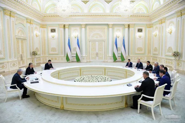 Раҳимзода саломи гарму самимии Раҳмонро ба Мирзиёев расонд Раҳимзода саломи гарму самимии Раҳмонро ба Мирзиёев расонд - Sputnik Тоҷикистон