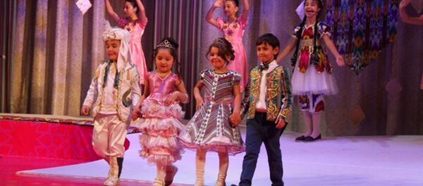 Фестивали вилоятии Атласу адрас баргузор гардид - Sputnik Тоҷикистон