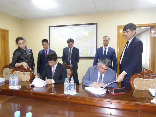 Шарти вазир ва ваъдаи паймонкор: таҷдиди роҳи Кӯлоб-Қалъаихумб оғоз шуд Шарти вазир ва ваъдаи паймонкор: таҷдиди роҳи Кӯлоб-Қалъаихумб оғоз шуд - Sputnik Тоҷикистон