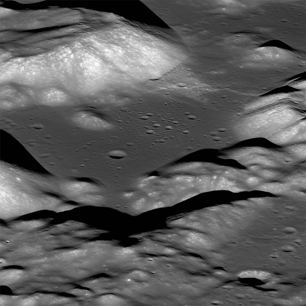 Водии Таурус-Литтроу, ки аз ҷониби киштии кайҳонии NASA Lunar Reconnaissance Orbiter аксбардорӣ шудааст - Sputnik Тоҷикистон