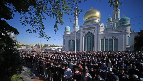 LIVE: Московская община мусульман празднует Ураза-байрам - Sputnik Таджикистан