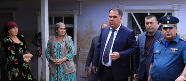 Раҷаббой Аҳмадзода, раиси вилоят Суғд бо раванди бартарафсозии оқибатҳои офати табиӣ дар Конибодом шинос гардид - Sputnik Тоҷикистон