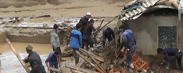 Последствия разрушений после селевого потока в Пенджакенте Последствия разрушений после селевого потока в Пенджакенте - Sputnik Тоҷикистон