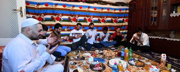 Жители Таджикистана встретили праздник Ид аль-Фитр или Иди Рамазон Жители Таджикистана встретили праздник Ид аль-Фитр или Иди Рамазон - Sputnik Таджикистан